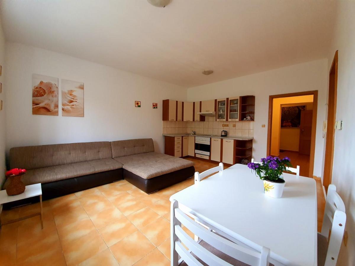 Apartman U Slunecnice Husinetz Екстериор снимка